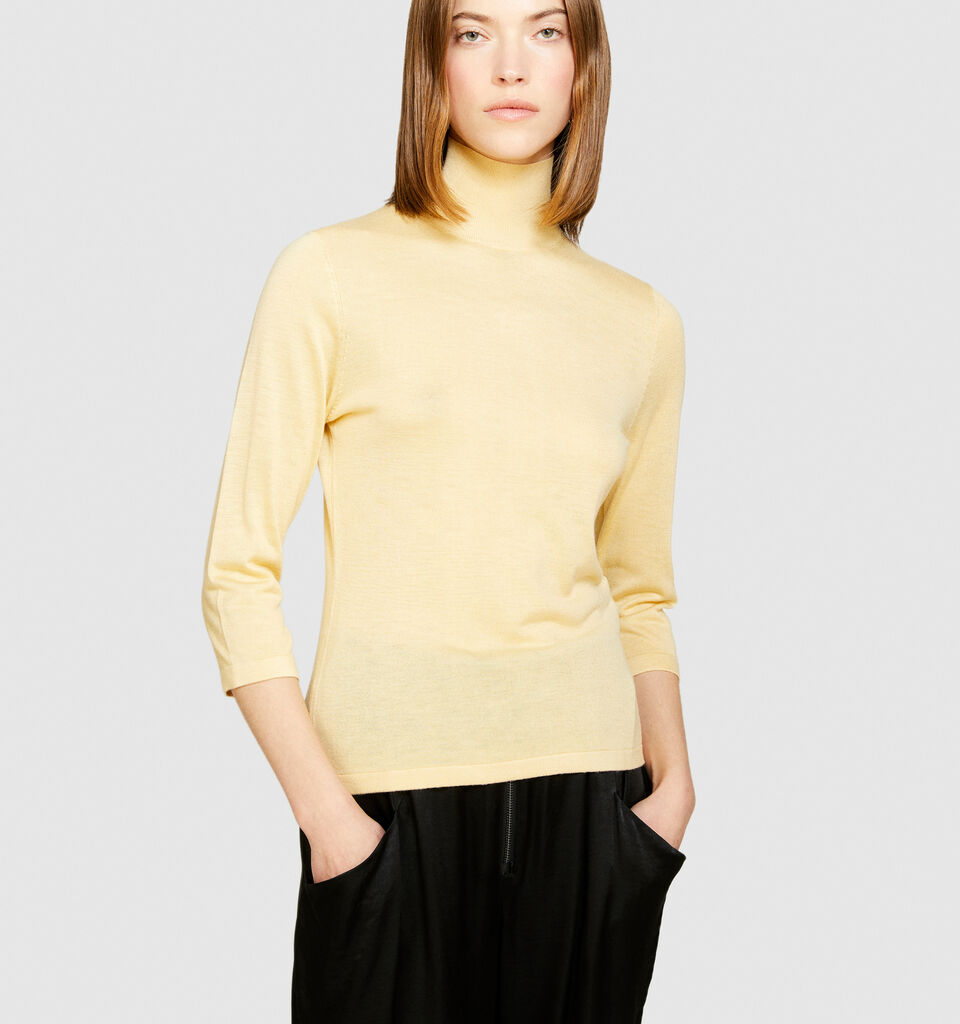 Turtleneck in silk blend - women's high neck sweaters - Yellow | Sisley image number 4